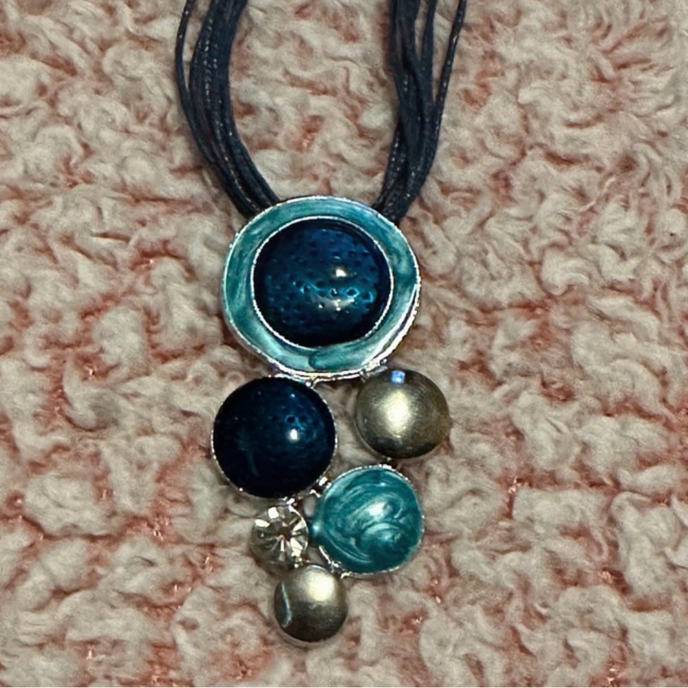 Elegant Blue and Silver Necklace - Picture 2 of 7